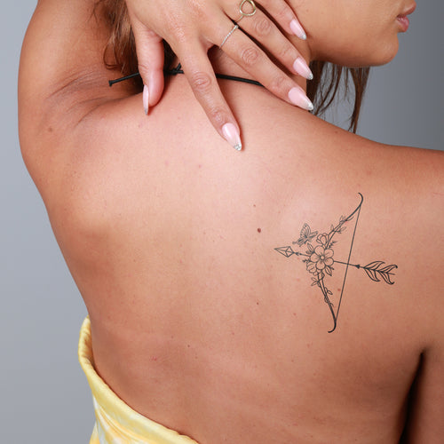 tatouage ephemere arc et papillon fleuri style delicat et symbolique