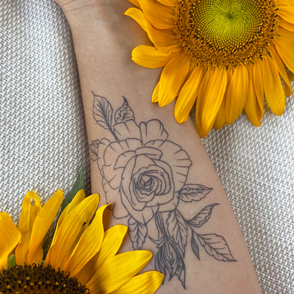 tatouage temporaire rose avant bras
