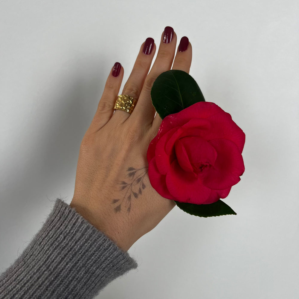 tatouage temporaire branche florale inspiration nature, croissance et harmonie