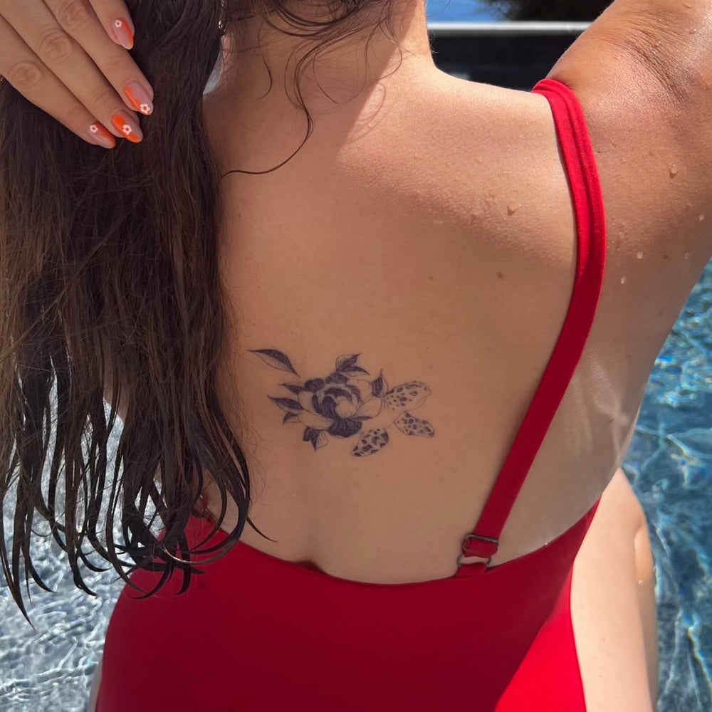 tatouage temporaire tortue fleur discret pour dos