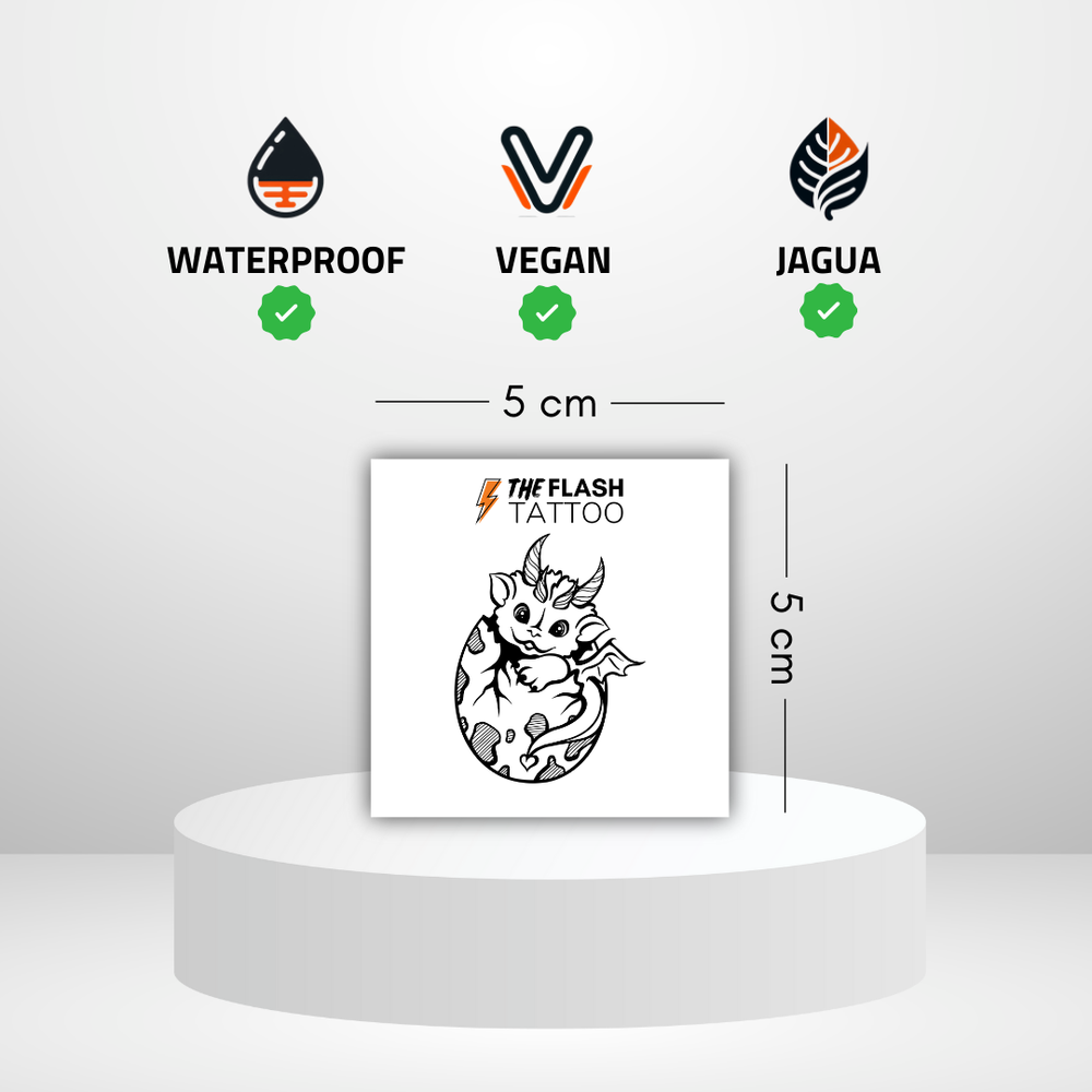 Tatouage dragon bébé dans un oeuf style mignon et doodle