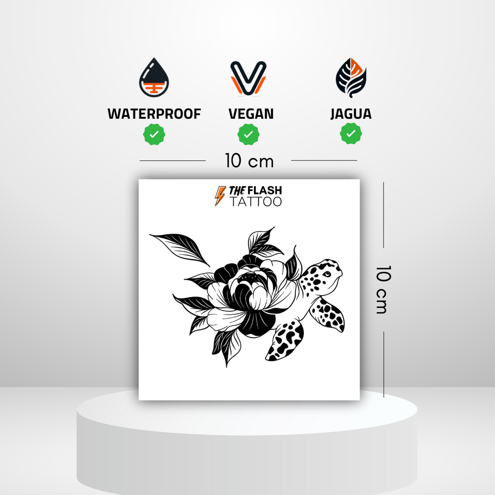 Tatouage tortue fleur pour femme style réaliste et romantique