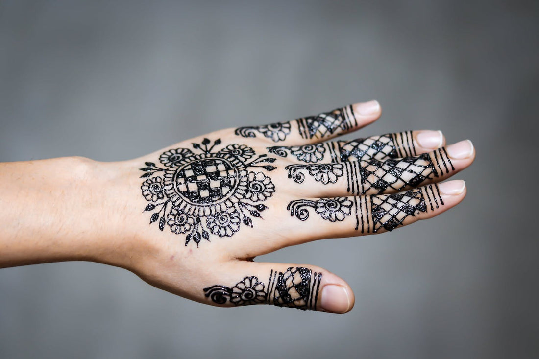 Quelle est la différence entre un tatouage au henné et un tatouage semi-permanent ?