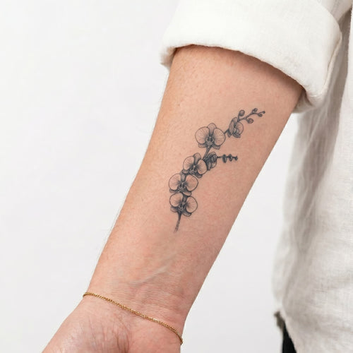 Tatouage femme orchidee au jagua minimaliste et tatouage fleur