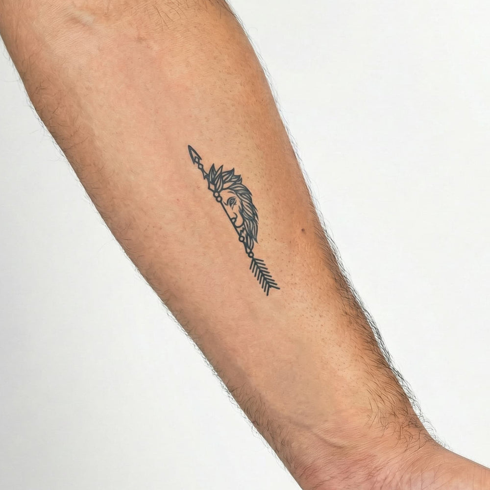 Tatouage homme flèche avec lion