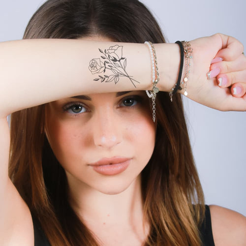 Tatouage bouquet de rose pour femme emplacement poignet