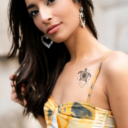 Tatouage tortue femme emplacement clavicule